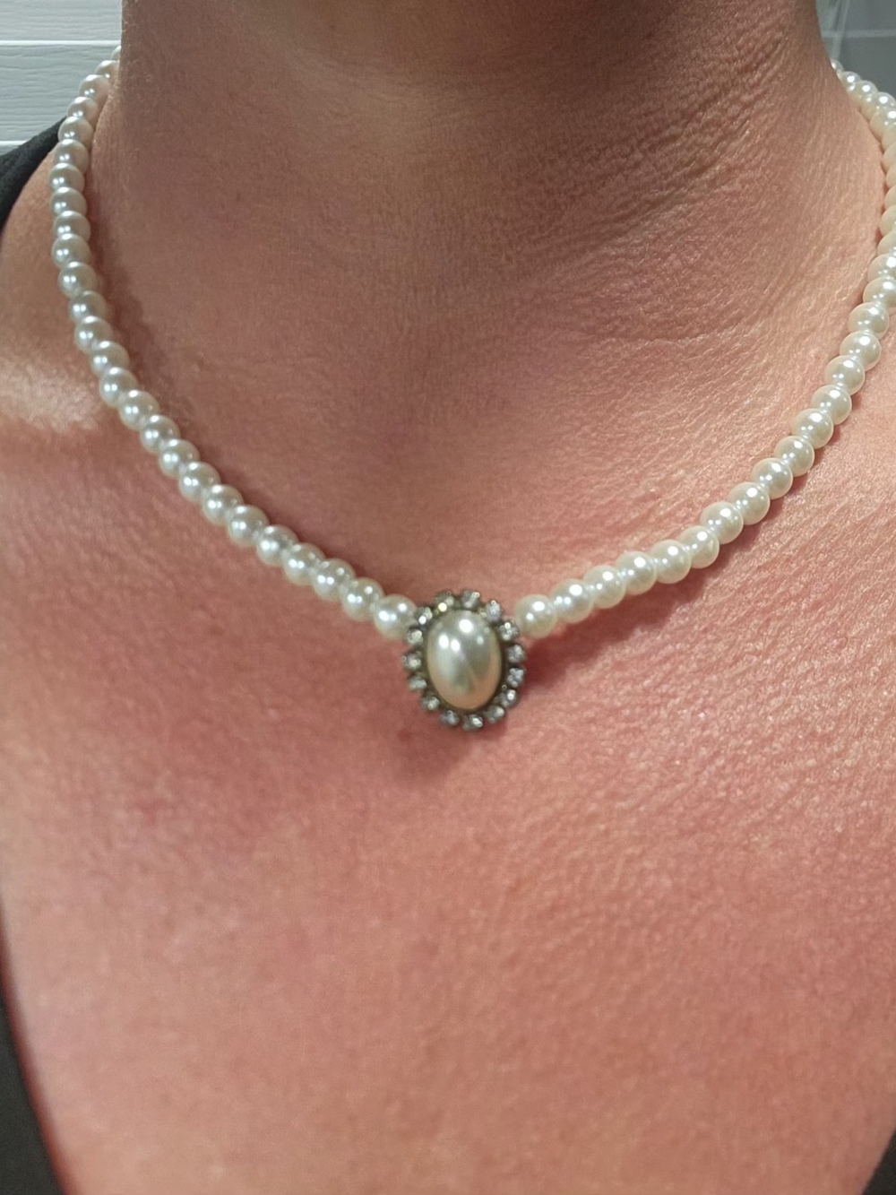 Vintage Pearl Pendant Necklace in White